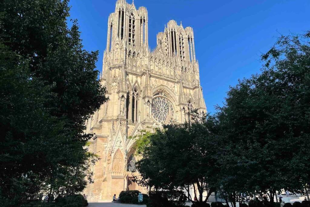 Superbe Loft 100M2 Proche Cathedrale Avec Parking Apartment Reims Bagian luar foto