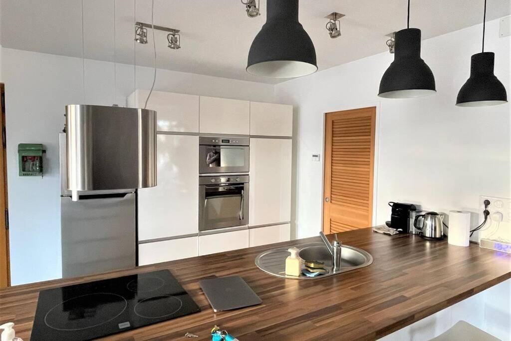 Superbe Loft 100M2 Proche Cathedrale Avec Parking Apartment Reims Bagian luar foto