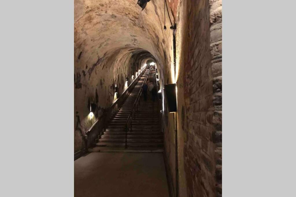 Superbe Loft 100M2 Proche Cathedrale Avec Parking Apartment Reims Bagian luar foto